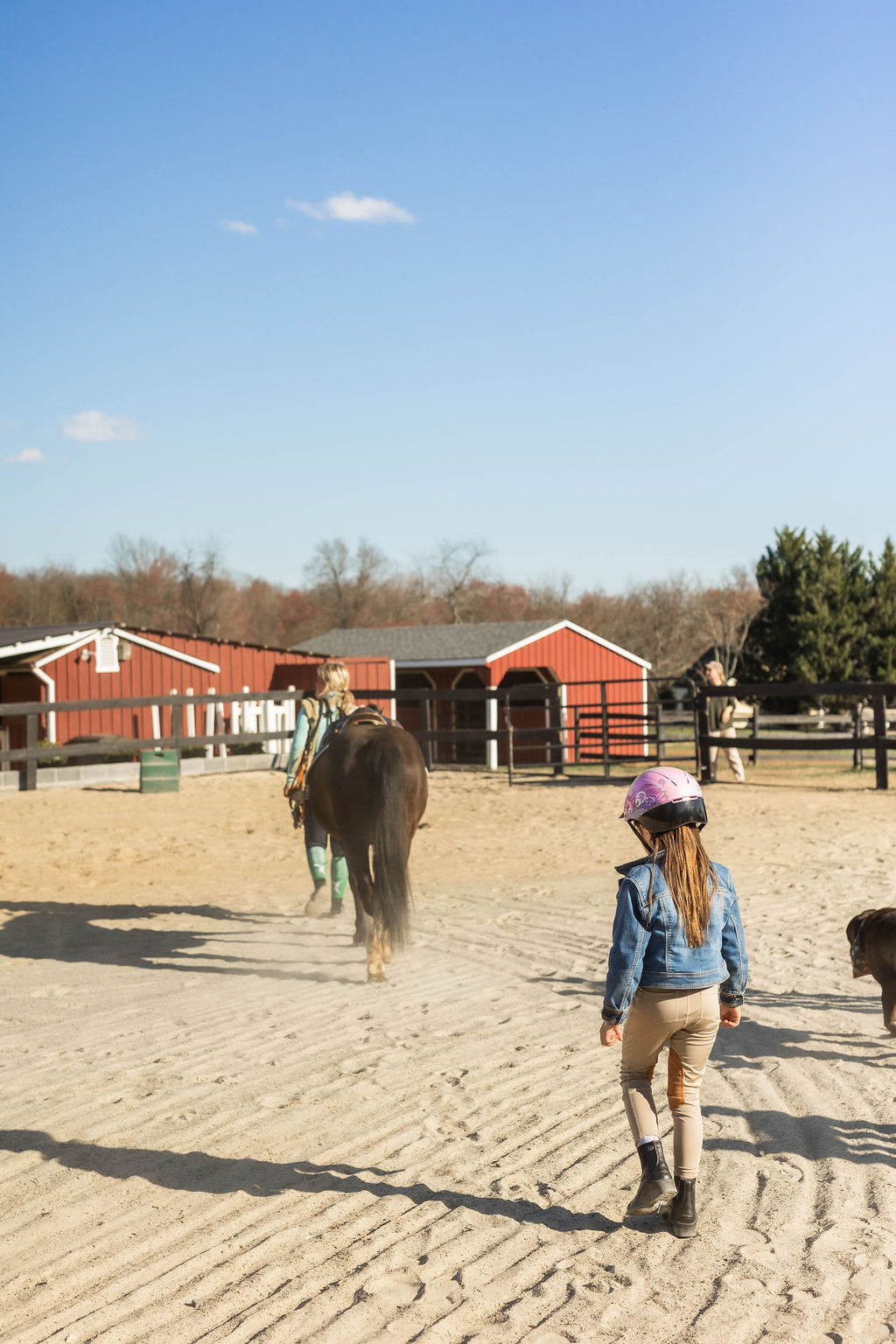 Rider and instructor tacking up in the barn together